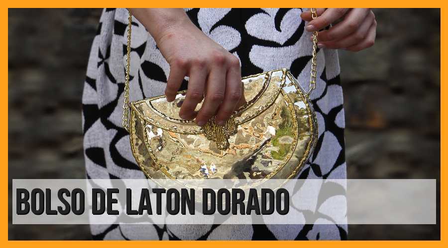 Bolso de latón dorado